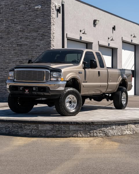 Ford F-250 Super Duty Lariat SuperCab 4X4 Off Road